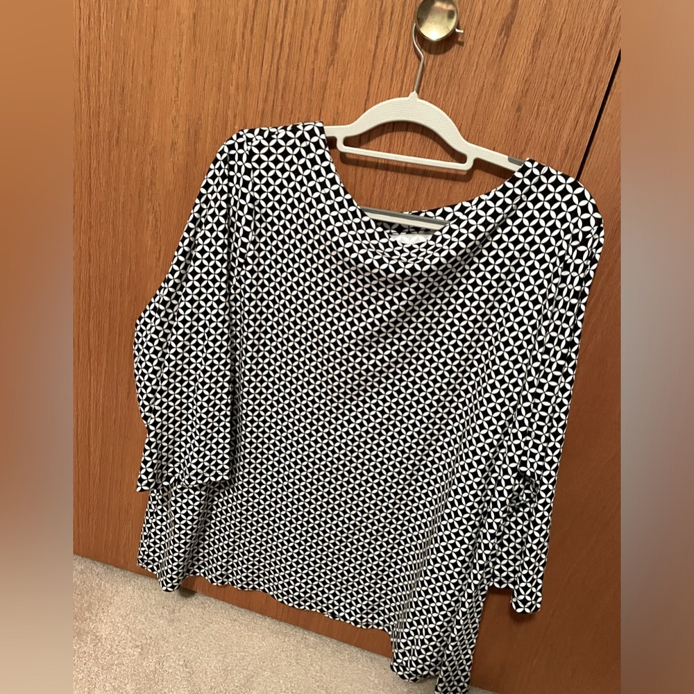 3x women’s Black and White Geometric Women's Top